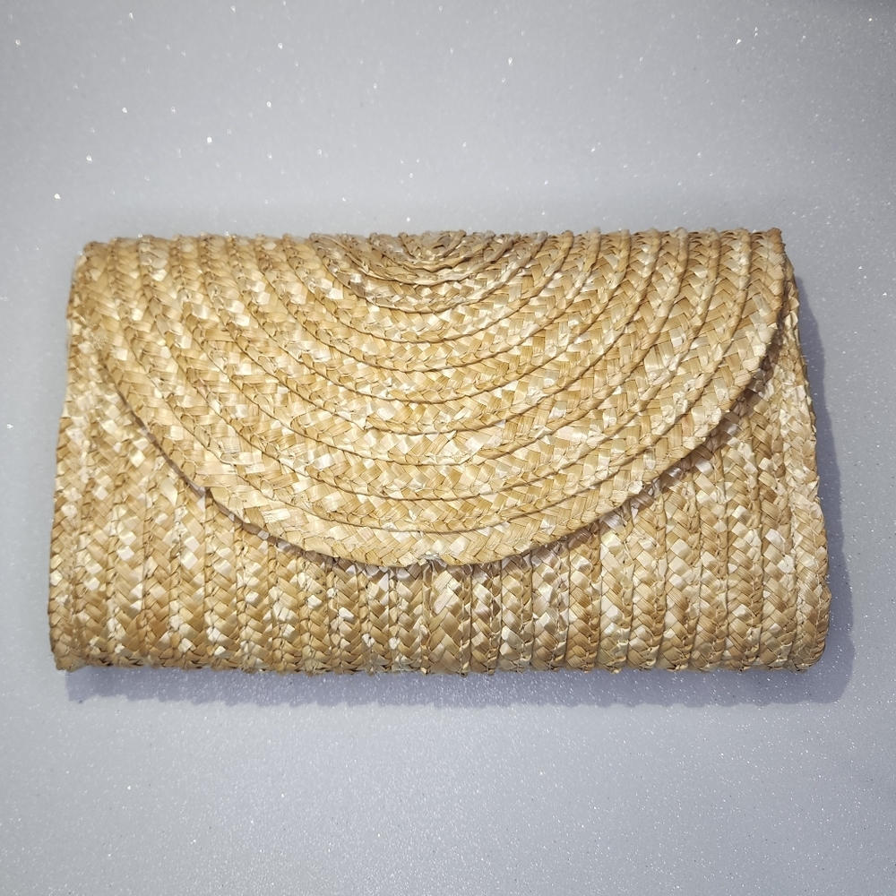 NWOT Woven straw clutch